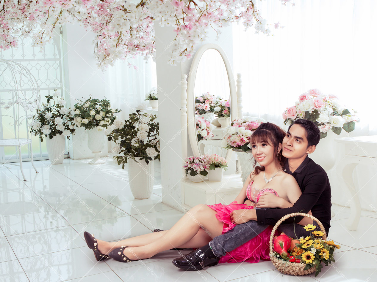 Chụp ảnh cưới Phòng Studio ghép cảnh như thật - Áo Cưới Nguyễn Tú